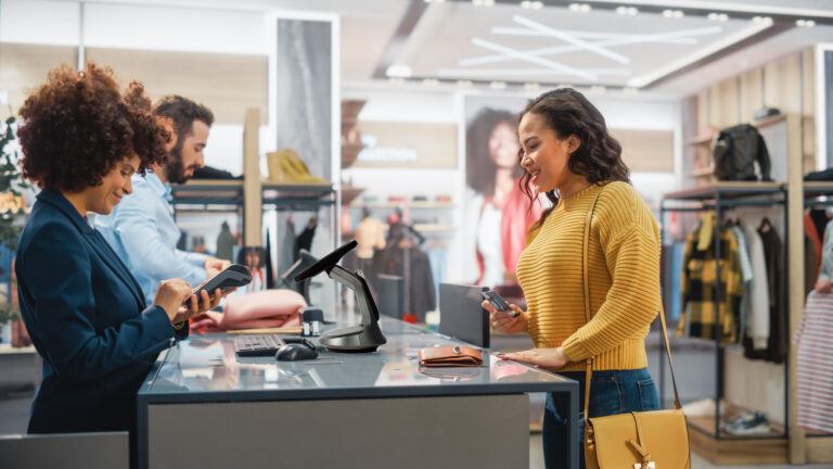 Aumente as vendas e capacite sua força de trabalho com as soluções de ponto de venda InVue .