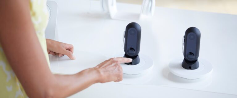 Sensor Series Pt. 8: Dispositivos IoT seguros com uma base de exibição de varejo alarmante