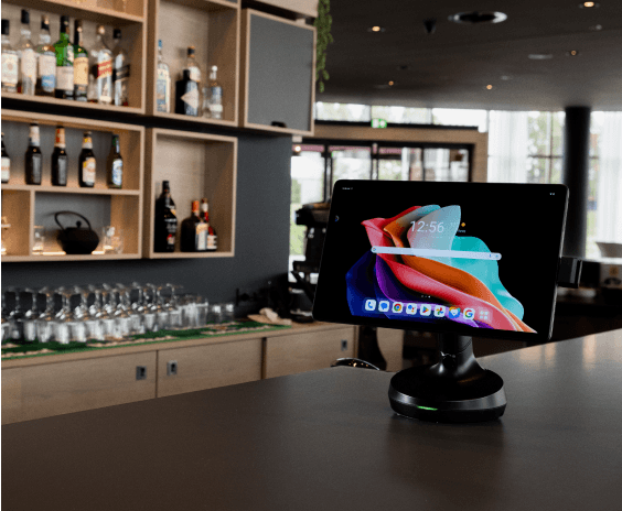 Suporte para tablet na configuração de bar