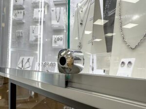 Halldór Ólafsson Úr og Skartgripir_InVue Fechaduras para joias Segurança para joias Fechaduras para joias sem chaves