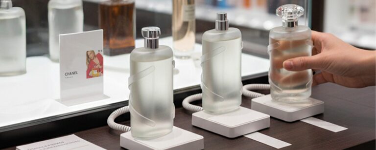 O roubo de perfumes está aumentando - e os funcionários estão dando o alarme. Os varejistas precisam ouvir.