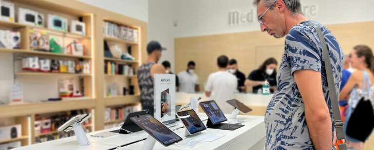 A Onda do Varejo Omnichannel: Como a coesão das compras on-line e na loja está moldando uma nova era no varejo