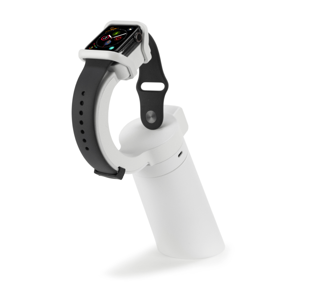Smartwatch em um suporte de exibição branco