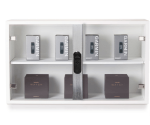 Plunger Lock LIVE  em gabinetes de vidro que protegem os produtos Garmin