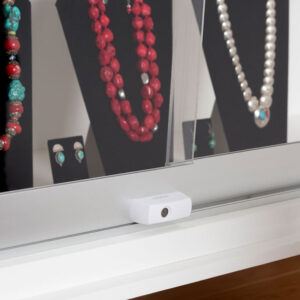 InVue Smart Plunger Lock em branco, projetado para soluções de segurança avançadas