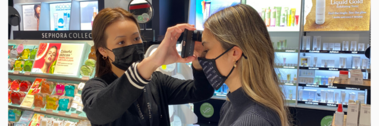 A Sephora personaliza a experiência do cliente com a tecnologia de escaneamento de pele e os estojos de PDV personalizados da InVue