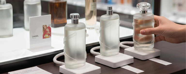 O roubo de perfumes está aumentando - e os funcionários estão dando o alarme. Os varejistas precisam ouvir.